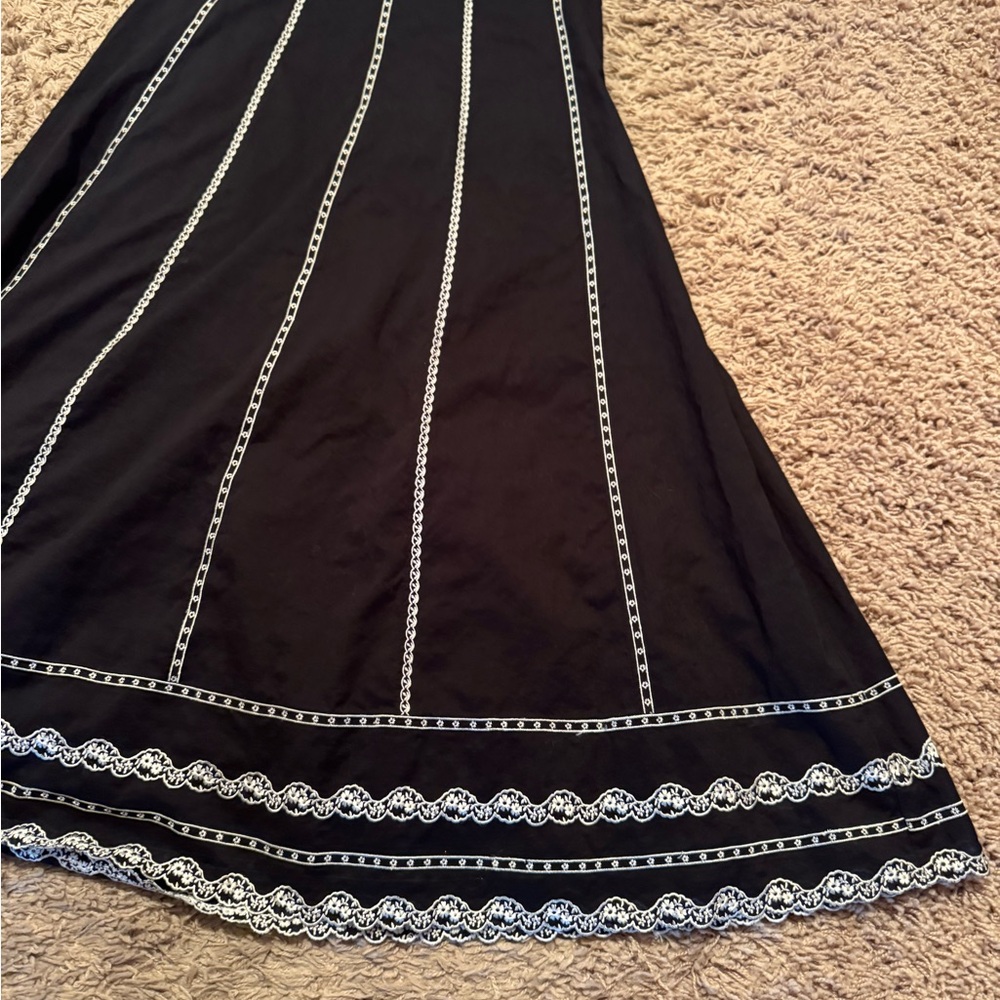 WHBM Sz 6 Elegant Black Halter Dress w/ white embroidery/lace trim. Stunning! - Picture 5 of 6